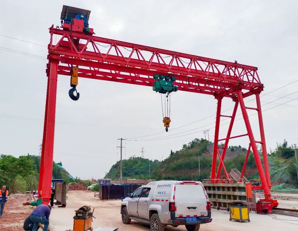 路橋門機(jī)、提梁機(jī)、梁場龍門吊、桁架雙梁門式起重機(jī)生產(chǎn)廠家安裝維修