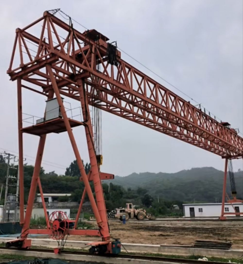 陜西西安提梁機(jī)、提梁門(mén)式起重機(jī)、工程龍門(mén)吊租賃服務(wù)